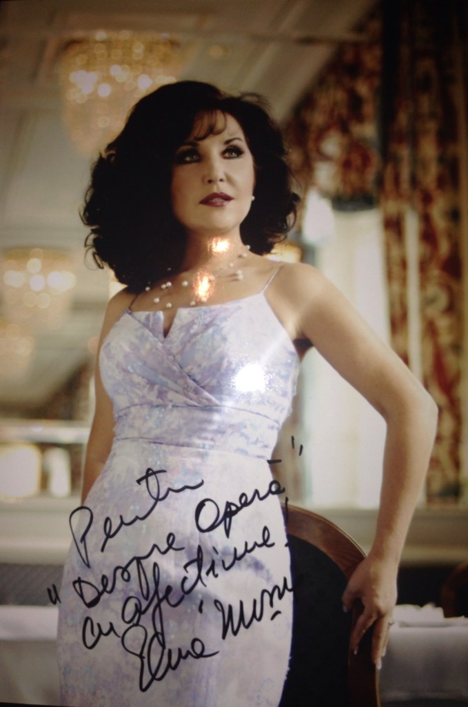 Elena Moșuc, autograf