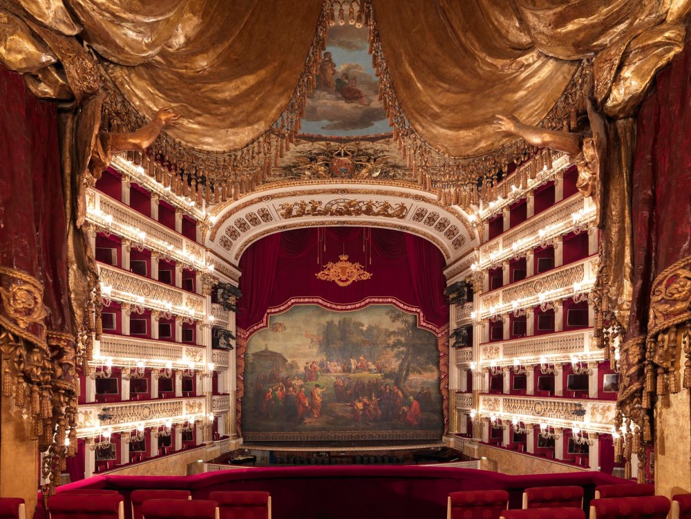 Teatro di San Carlo în toată splendoarea sa, după restaurare